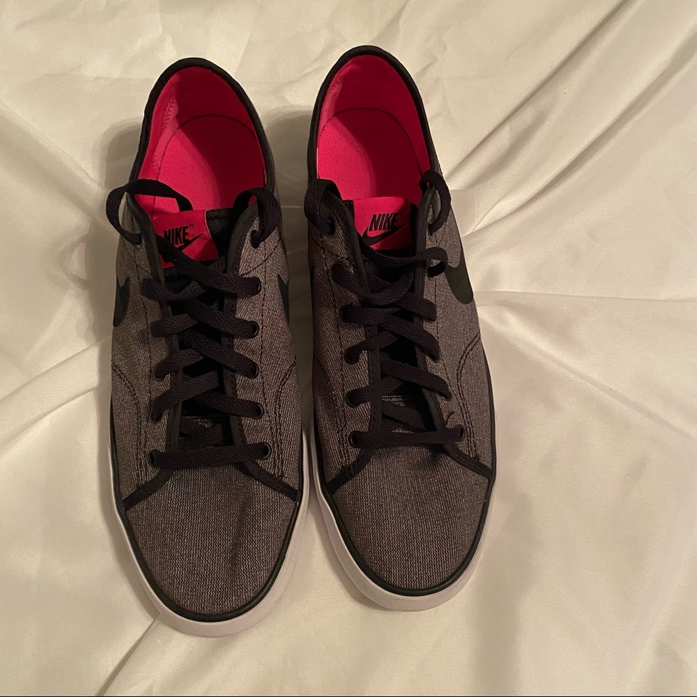 Nike Low Top Casual shoes Size:11